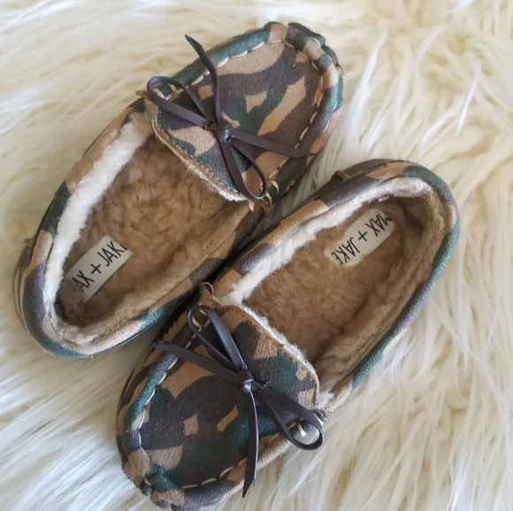 Max + Jack Size Toddler 9 Camo Slippers - Picture 3 of 8